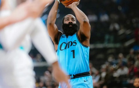 爱游戏体育-哈登回归赛场，连败首场状态亮眼，快船观众沸腾！的简单介绍