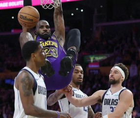 爱游戏- 詹姆斯在独行侠比赛中突破纪录,败北引发热议的原因 