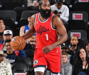 爱游戏体育-包含哈登连续十二场比赛得分超过挺进下一轮，篮网挑战极限！的词条