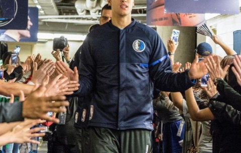 AYX-科维托娃迎来三赛季高光表现，独行侠球迷沸腾！的简单介绍