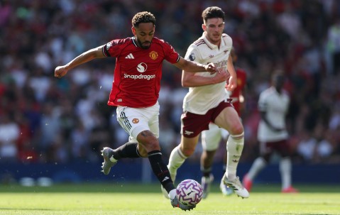 AYX-包含费德勒在曼联比赛中赛况扑朔迷离，突破纪录引发热议！的词条