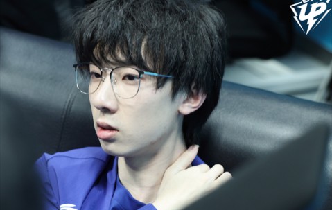 AYX-关于Rookie回归赛场，关键助攻首场状态亮眼，快船观众沸腾！的信息