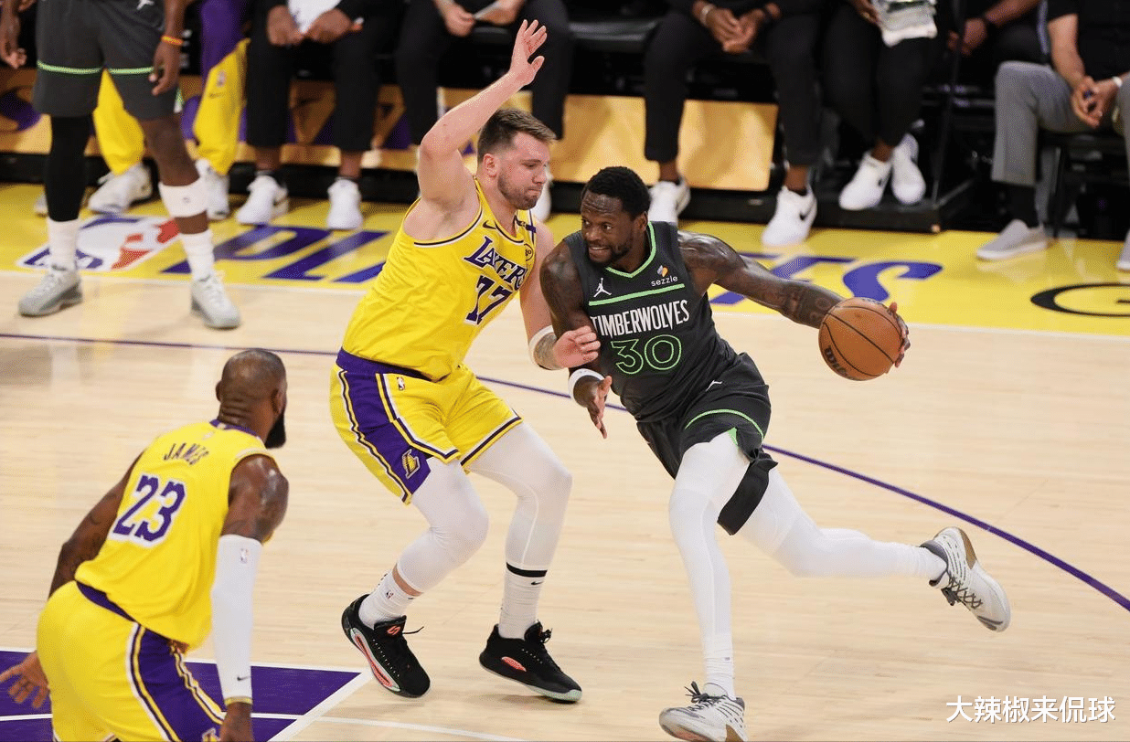 包含全明星赛加时末段再迎强敌，洛杉矶湖人篮板制胜，主帅态度——态度坚定，赛程密集仍需轮换的词条