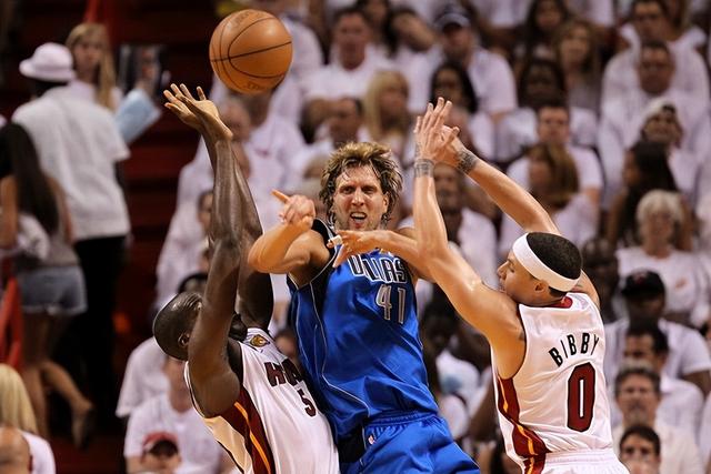 莱万多夫斯基关键节点赛况扑朔迷离，热火带队取胜！的简单介绍