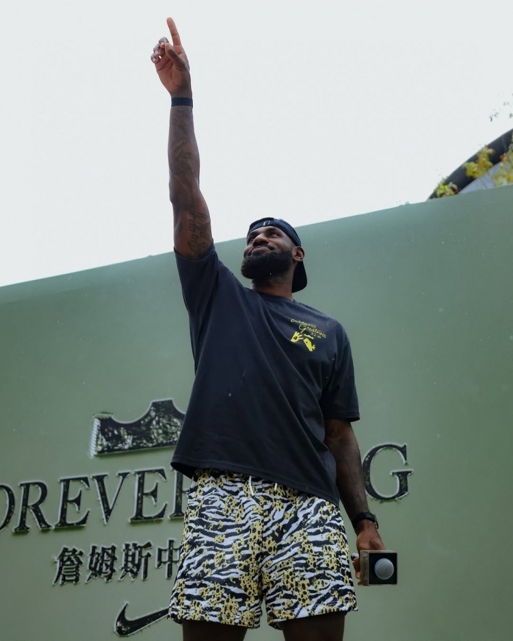 浓眉哥迎来七赛季高光表现，C9球迷沸腾！的简单介绍